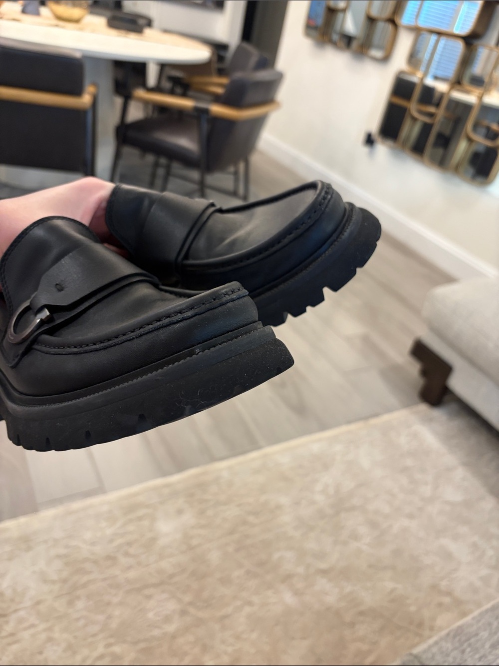Ferragamo men’s Gancini lug-sole leather loafers in black calfskin - Picture 5 of 10